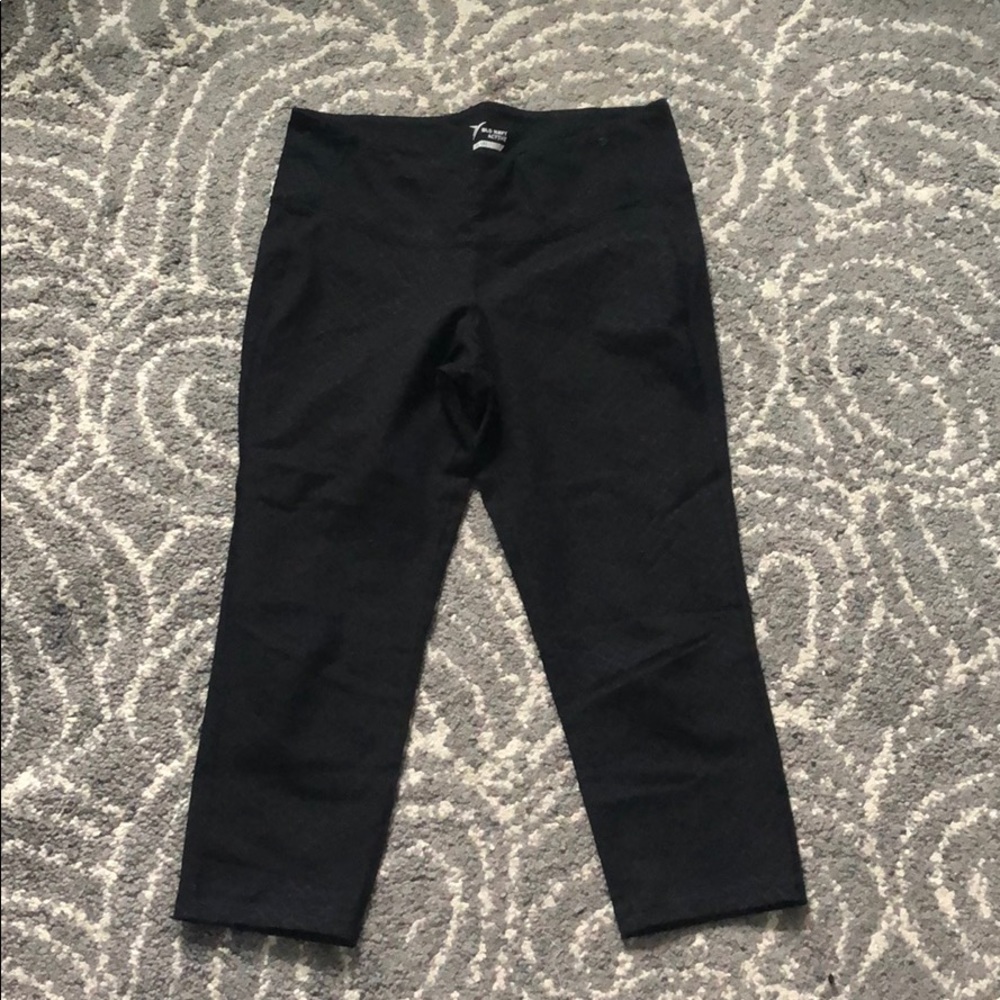 Black Old Navy Active 3/4 Length Leggings - Size L